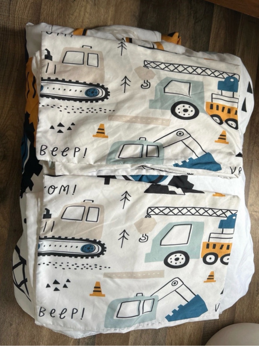Amazon Kids Construction Comforter - White, Blue & Yellow